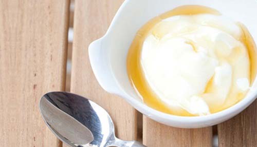 Cách làm kem tắm trắng toàn thân bằng hũ sữa chua không đường
